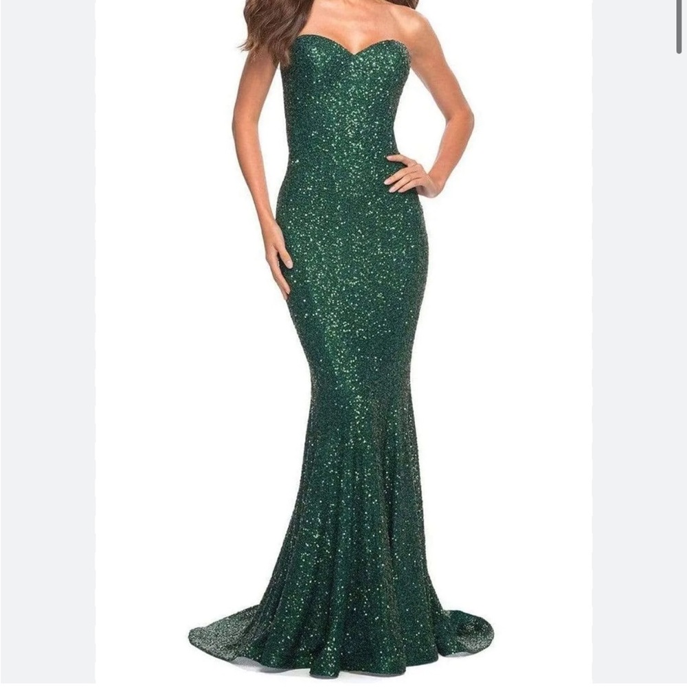 NWT La Femme gown